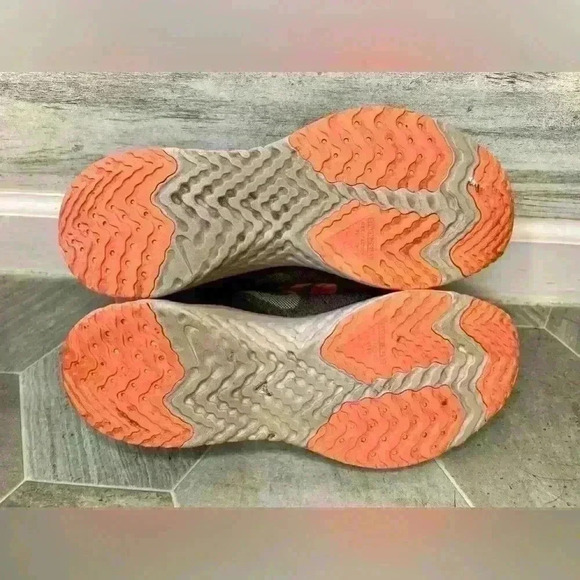 Nike Odessey Athletic Shoes React Shield Orange Black Size 8.5 Women - Picture 6 of 6